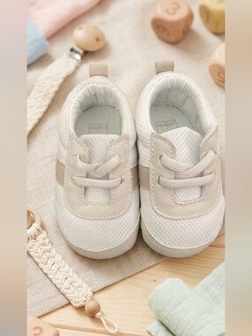 NEW Carter's White & Cream Sneakers with Breathable Mesh Baby softees Size:3-6M